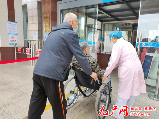 九江市第一人民医院总院门诊一线的疫情防控坚守